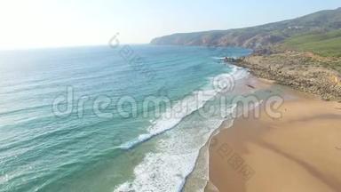 葡萄牙普拉亚达金乔海滩，受风筝爱好者欢迎